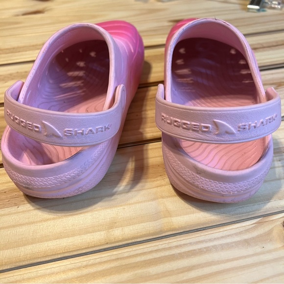 Size 13 girls Rugged Shark shoes - Picture 4 of 6